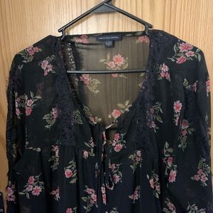 🌹 flowy black pink floral american eagle blouse!